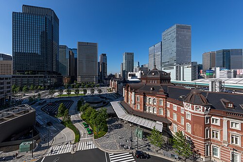 Marunouchi Central Plaza with blue sky, Tokyo station and Shin-Marunouchi Building, panoramic view from JP Tower, Tokyo, Japan — travel photo of Tokyo, Japón