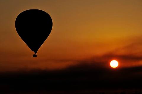 Balloon over Luxor - Egypt denoised — travel photo of Egypt