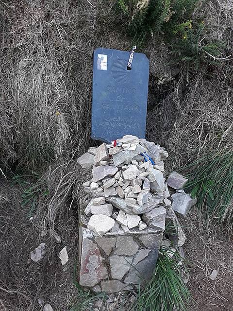 Camino Primitivo, marcador Asturias-Galicia — travel photo of Asturias