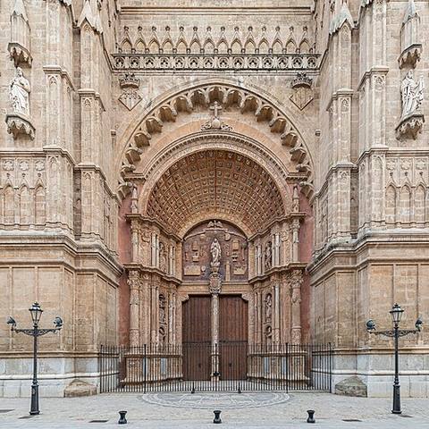 Cathedral of Mallorca - entrance — travel photo of Mallorca