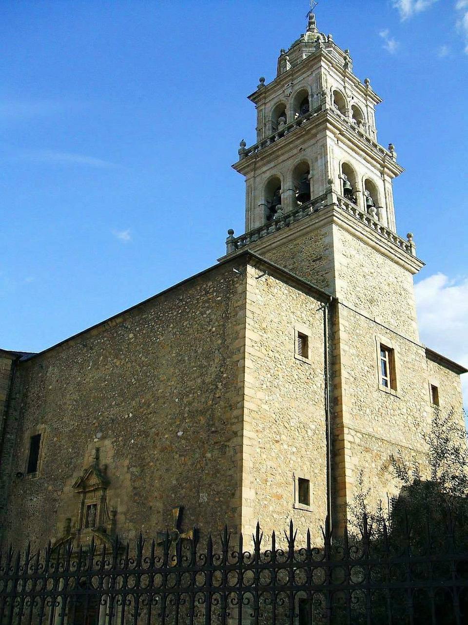 Ponferrada - Basilica de Nuestra Señora de la Encina — travel photo of Ponferrada
