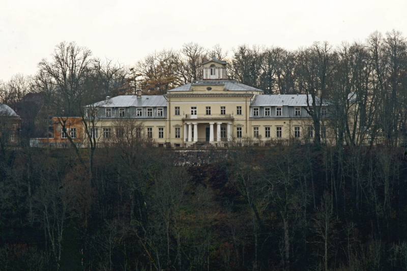 Krimulda manor, view accros valley from Sigulda castle (3km) - ainars brūvelis — travel photo of Krimulda, Sigulda