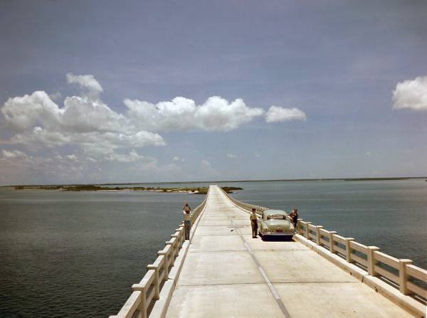 View looking west along the Bahia Honda Bridge on the Overseas Highway to the Florida Keys — travel photo of Bahia Honda, Key West