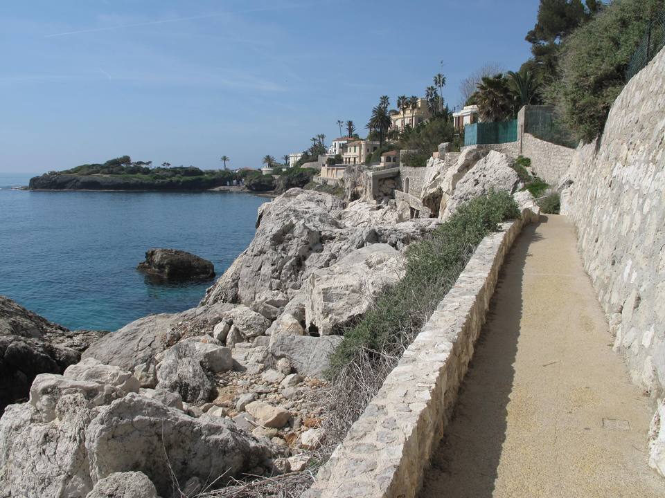 Coastal path — travel photo of Coastal path