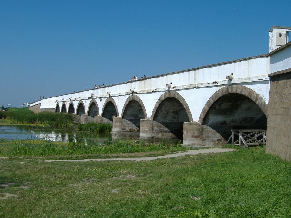 Nine-arched Bridge — travel photo of Nine-Arch Bridge, Hortobágy & Debrecen