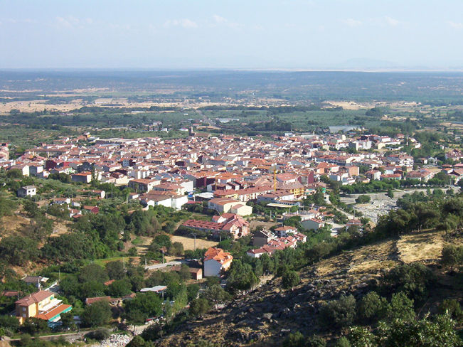 CandeledaVistaDelPueblo — travel photo of Candeleda, Ávila