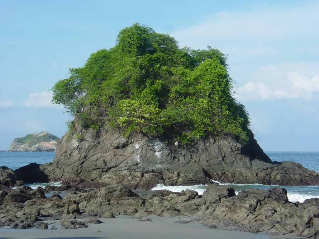 Manuel Antonio National Park — travel photo of Manuel Antonio & the Pacific, Costa Rica