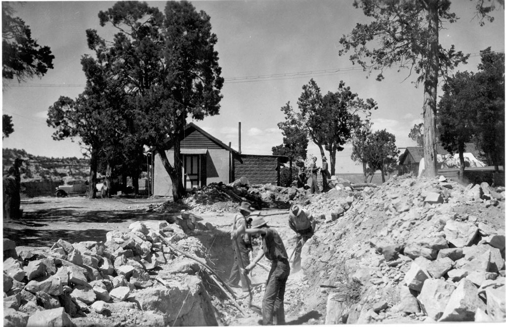 Grand Canyon Historic Bright Angel Trailhead ( ) — travel photo of Bright Angel Trailhead, Grand Canyon South Rim