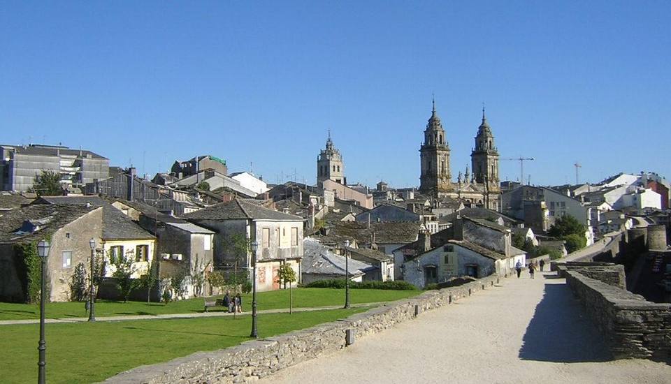 Muralla y Catedral de Lugo (España) — travel photo of Lugo
