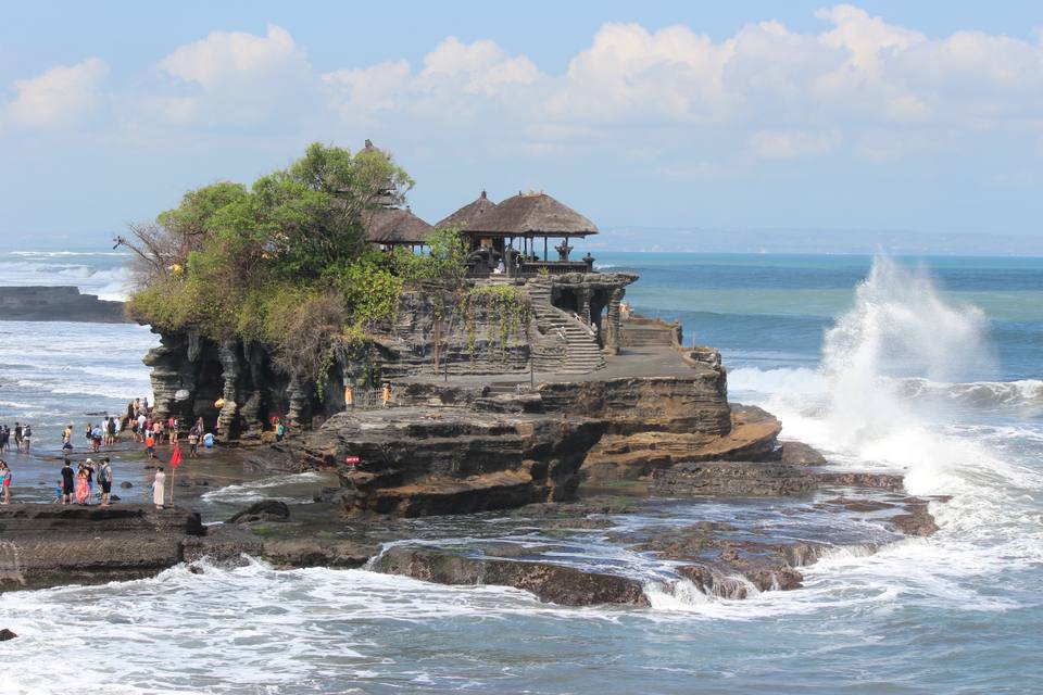 Tanah Lot — travel photo of Tanah Lot, Seminyak & Canggu