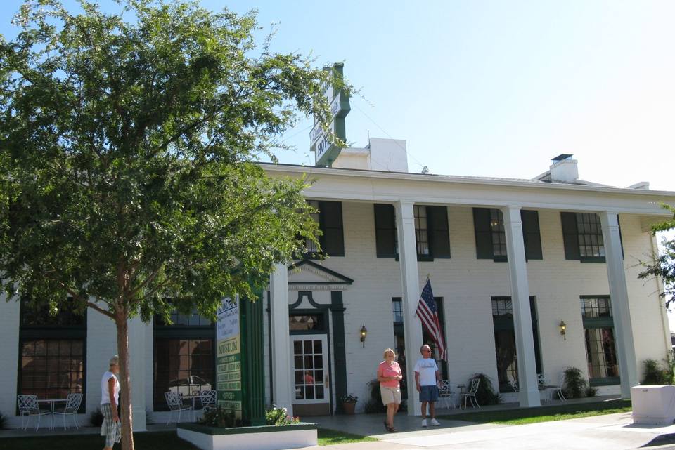 Boulder City, Nevada — travel photo of Boulder City historic district, Lake Mead & Boulder City
