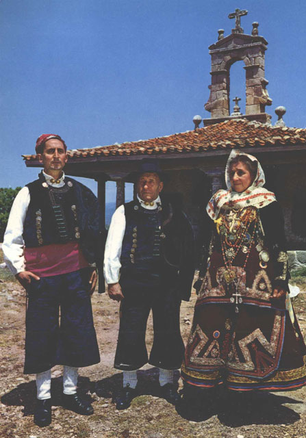 Fundación Joaquín Díaz - Serranos ante ermita - La Alberca (Salamanca) — travel photo of La Alberca, Castile and León