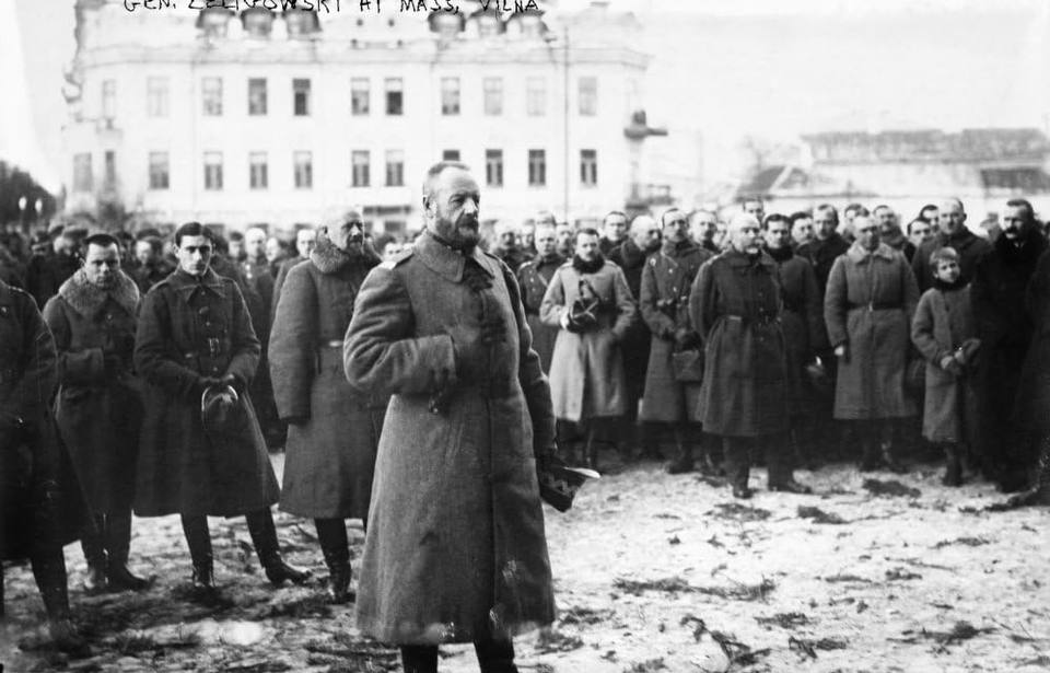 Lucjan Żeligowski in front of the Vilnius Cathedral following the military annexation of Vilnius from the Lithuanians — travel photo of Vilnius