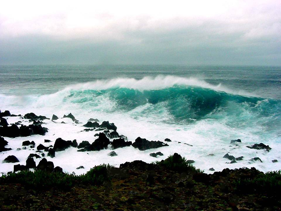 Costa dos Biscoitos, zona das piscinas naturais em dia de tempestade. Ilha Terceira, Açores, Portugal — travel photo of Biscoitos, Azores — Terceira