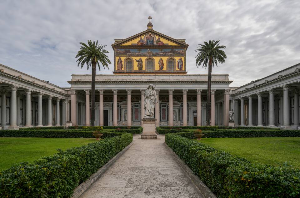 Basilica of Saint Paul Outside the Walls — travel photo of The bronze doors, St Peter's Basilica