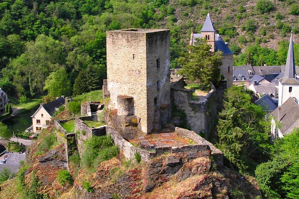 Esch-sur-Sûre Castle — travel photo of Esch-sur-Sûre, Vianden