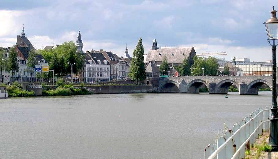 MaastrichtAltstadt — travel photo of Maastricht