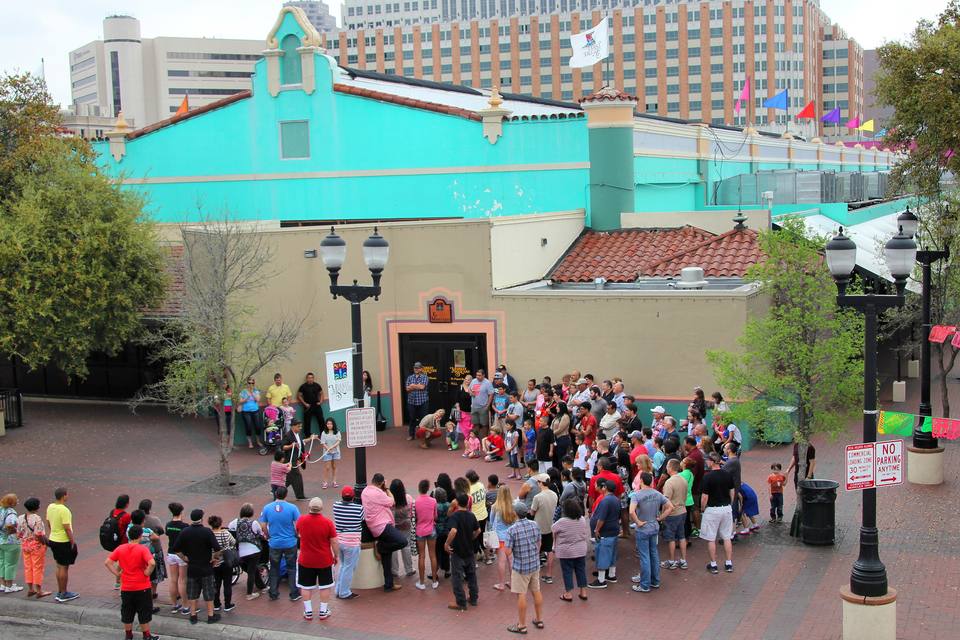 Market square sa street magic — travel photo of Market Square, San Antonio