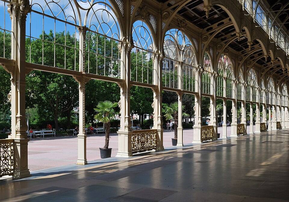 Gusseinserne Kolonnade Marianske Lazne — travel photo of Mariánské Lázně, Karlovy Vary