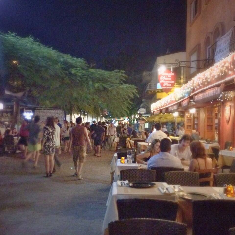 Night in Playa del Carmen, Mexico, December — travel photo of Playa del Carmen