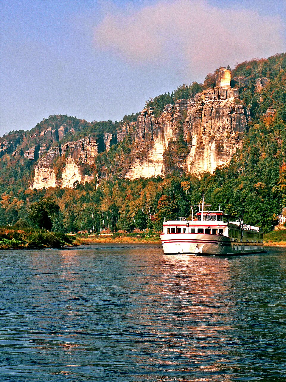 Rückfahrt nach Dresden --- Sächsische Schweiz - Bastei oberhalb Rathens ( ) — travel photo of Bastei, Dresden & Saxony