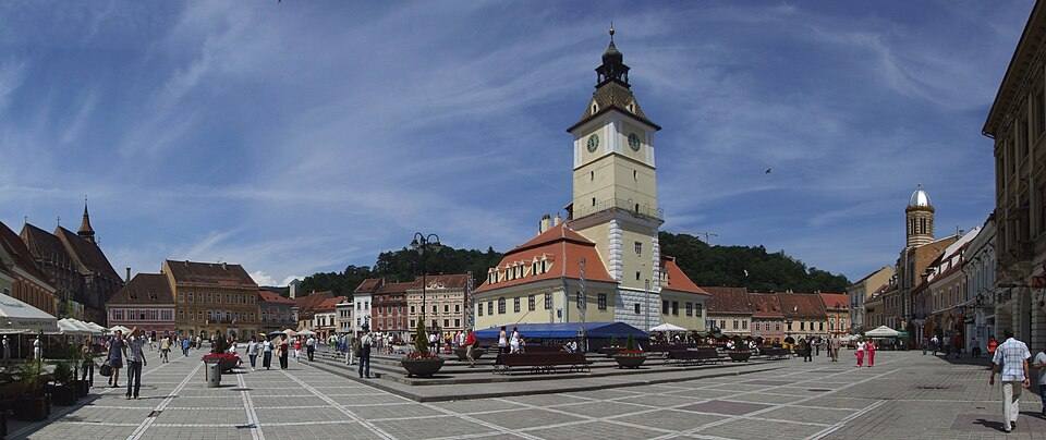 Braşov (Kronstadt, Brassó) - market square — travel photo of Brașov, Romania