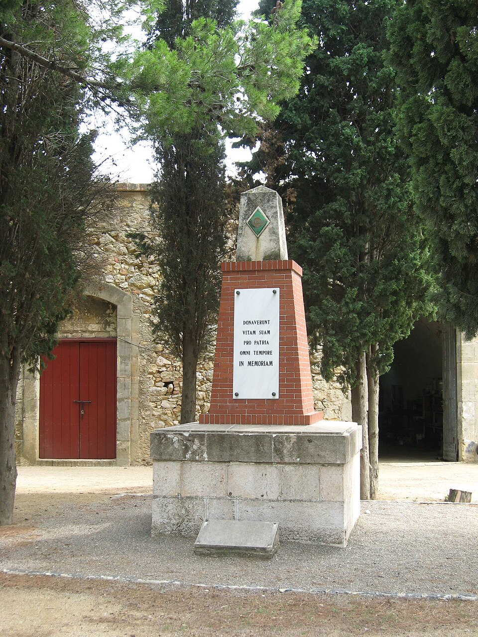 Castell von Sant Ferran Gedenkstein — travel photo of Sant Ferran
