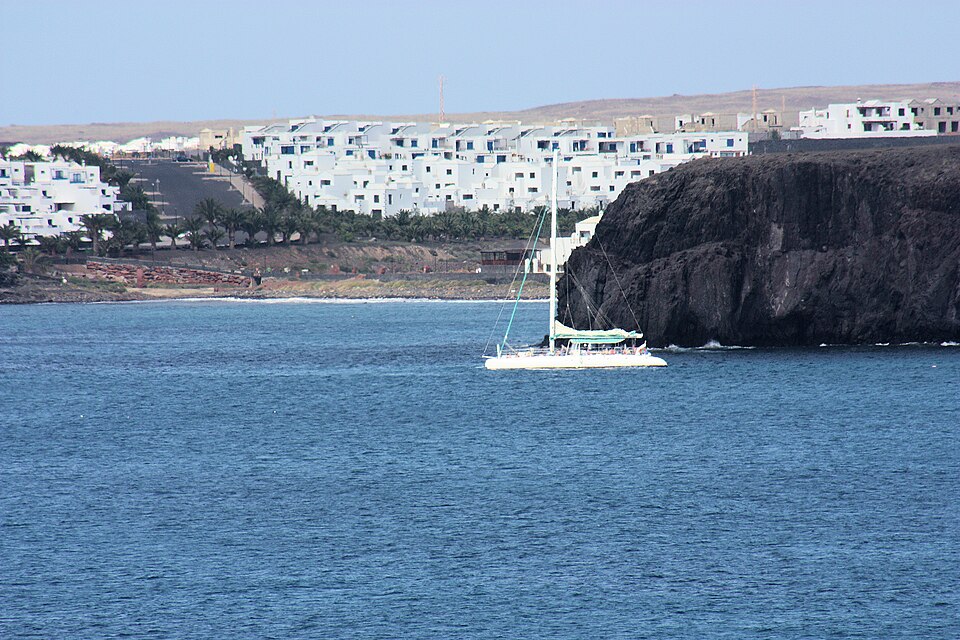 Playa Blanca, Playa Papagayo, view to the eastern district — travel photo of Playa Blanca