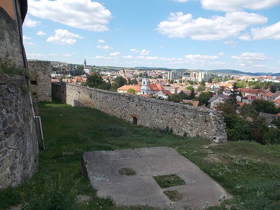 North outer yard of Castle of Eger and view, Hungary — travel photo of Eger Castle, Eger