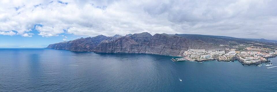 Panoramic view of Los Gigantes on the island of Tenerife, Canary Islands, Spain ( ) — travel photo of Los Gigantes, Canary Islands