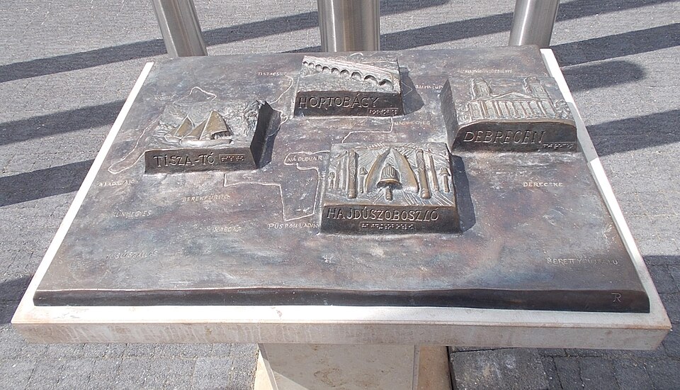 'Bolyongó' von Richárd Juha, Relief, Hajdúszoboszló — travel photo of Hajdúszoboszló, Hortobágy & Debrecen