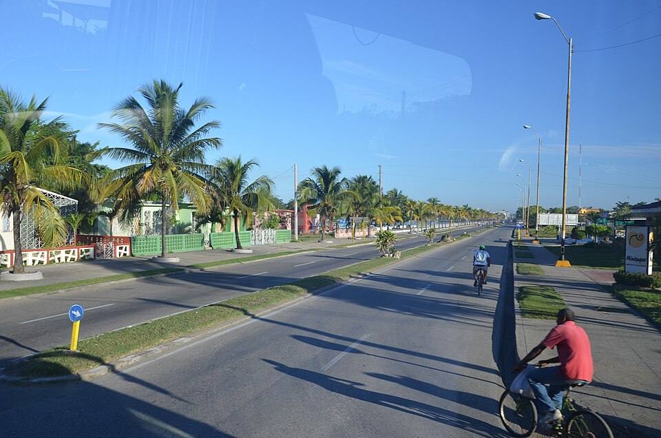 Cienfuegos Malecon street --On the road from Cienfuegos to Trinidad, Cuba ( ) — travel photo of Cienfuegos, Trinidad
