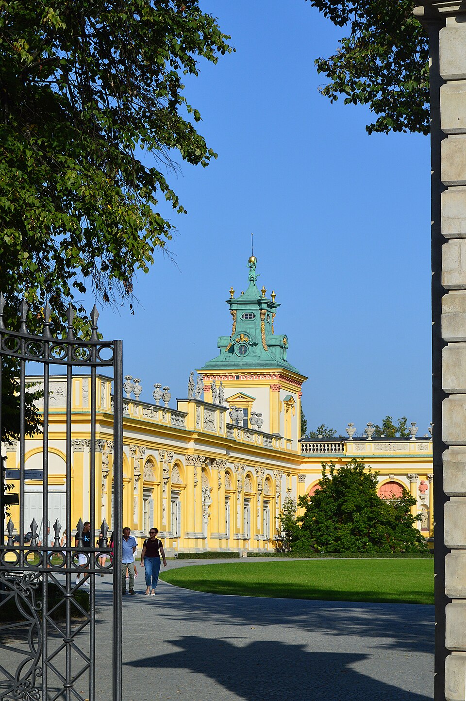 Warsaw Wilanow Palace Gate View — travel photo of Wilanów, Warsaw