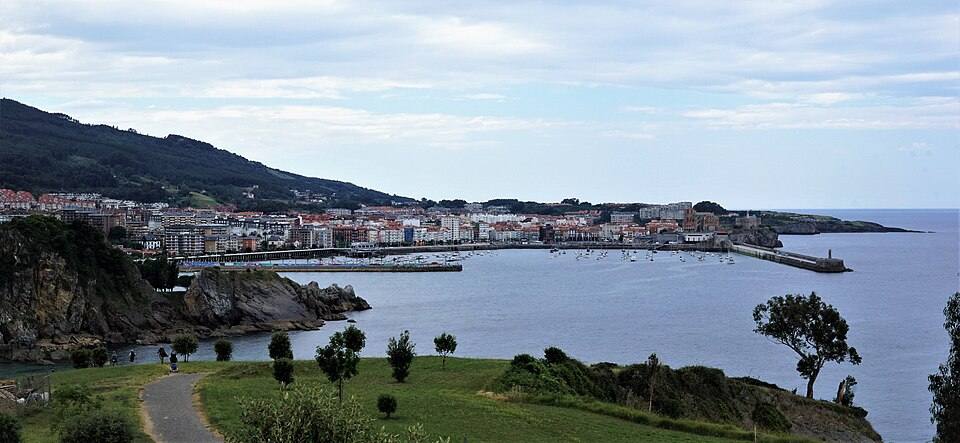 Panorama van Castro Urdiales — travel photo of Castro Urdiales, Cantabria