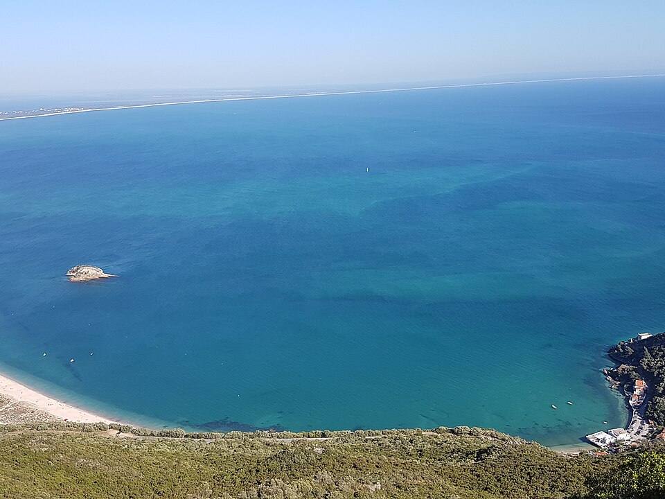 Miradouro Portinho da Arrábida - Vista para Portinho da Arrábida -Parque Natural da Arrabida — travel photo of Portinho da Arrábida, Setúbal & Arrábida