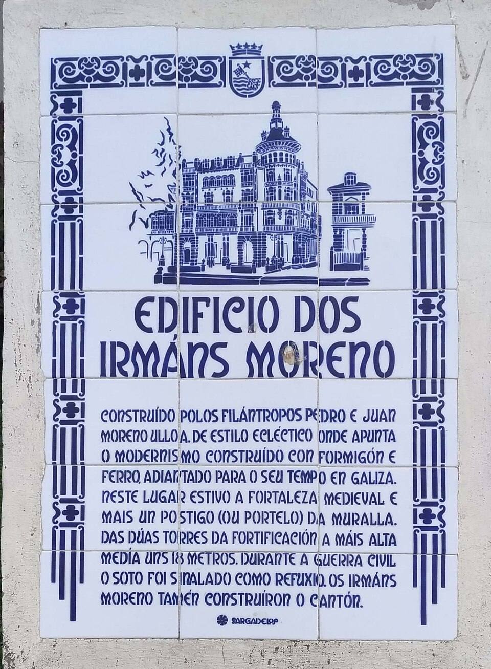 Placa Torre dos Moreno-Ribadeo — travel photo of Ribadeo, Lugo