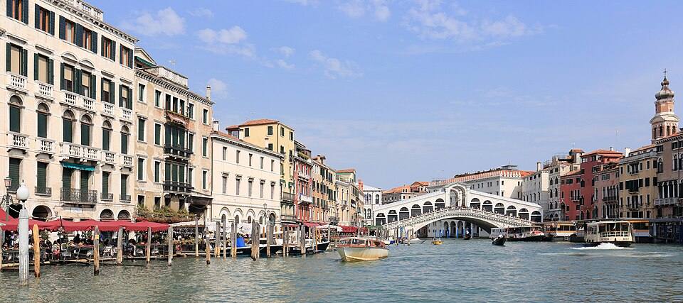 Panorama of Canal Grande and Ponte di Rialto, Venice - September — travel photo of Venice, Italy