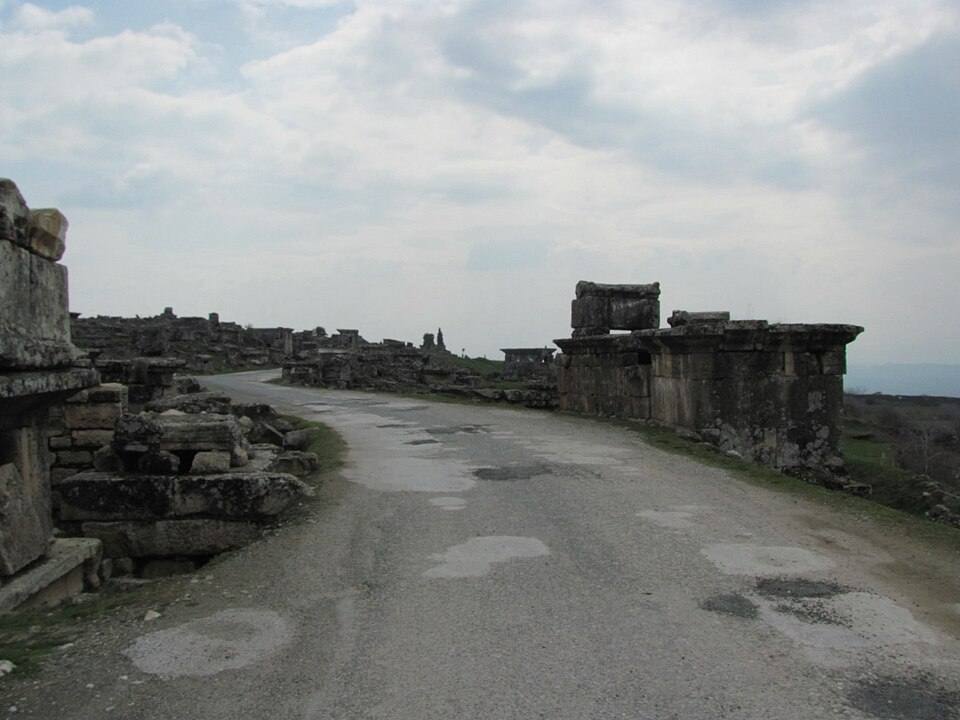 Streets of Hierapolis, Pamukkale — travel photo of Pamukkale, Türkiye