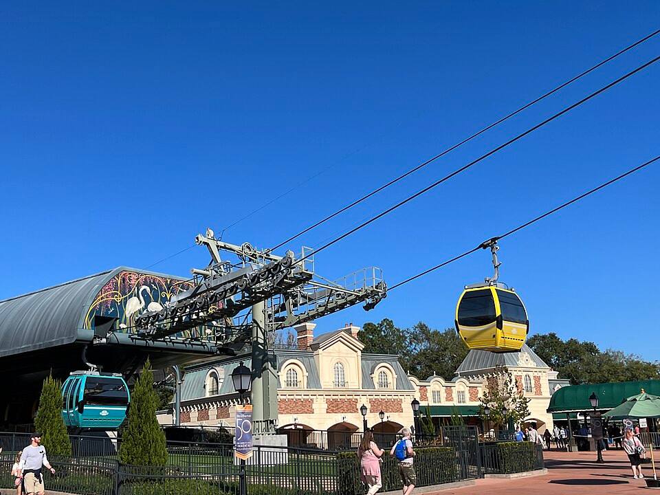 Station Disney Skyliner à Epcot (janvier ) — travel photo of EPCOT