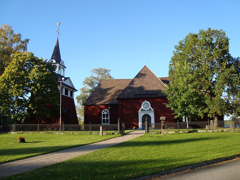 Sundborns kyrka och klockstapel — travel photo of Sundborn, Dalarna