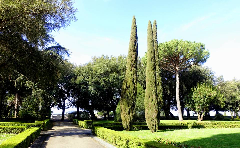 Garden view - Barberini Gardens - Castel Gandolfo — travel photo of Barberini Gardens, Castel Gandolfo