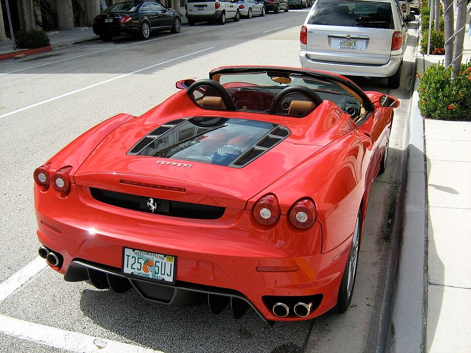 Worth Avenue Palm Beach FL Ferrari-r — travel photo of Worth Avenue, West Palm Beach