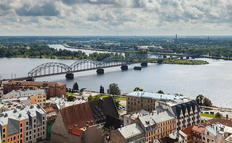 Vistas desde la iglesia de San Pedro, Riga, Letonia — travel photo of Riga