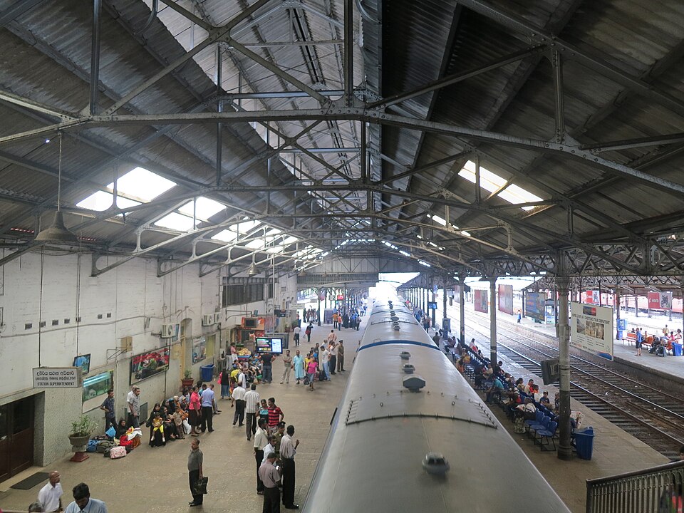 Colombo fort station — travel photo of Fort, Colombo