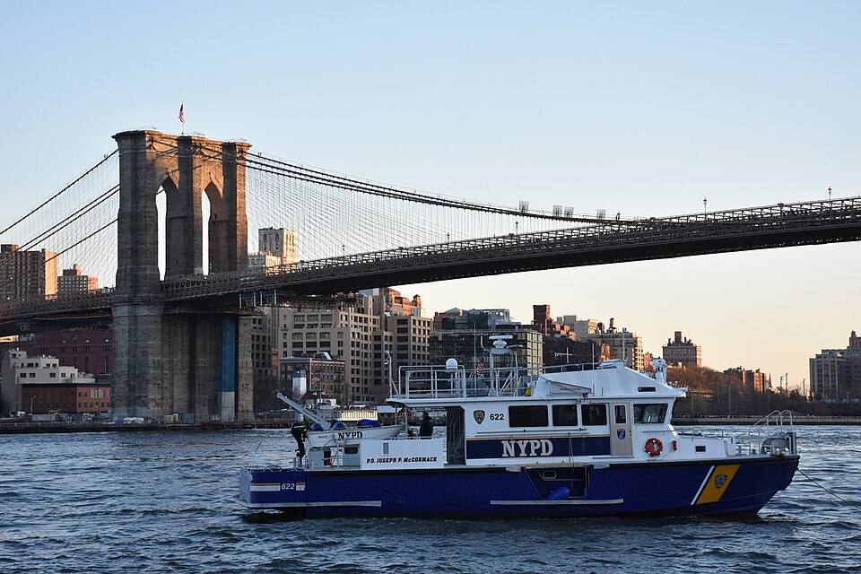 NYPD police boat, Brooklyn Bridge and Downtown Brooklyn at sunset — travel photo of Brooklyn Bridge, Brooklyn: DUMBO & Brooklyn Heights