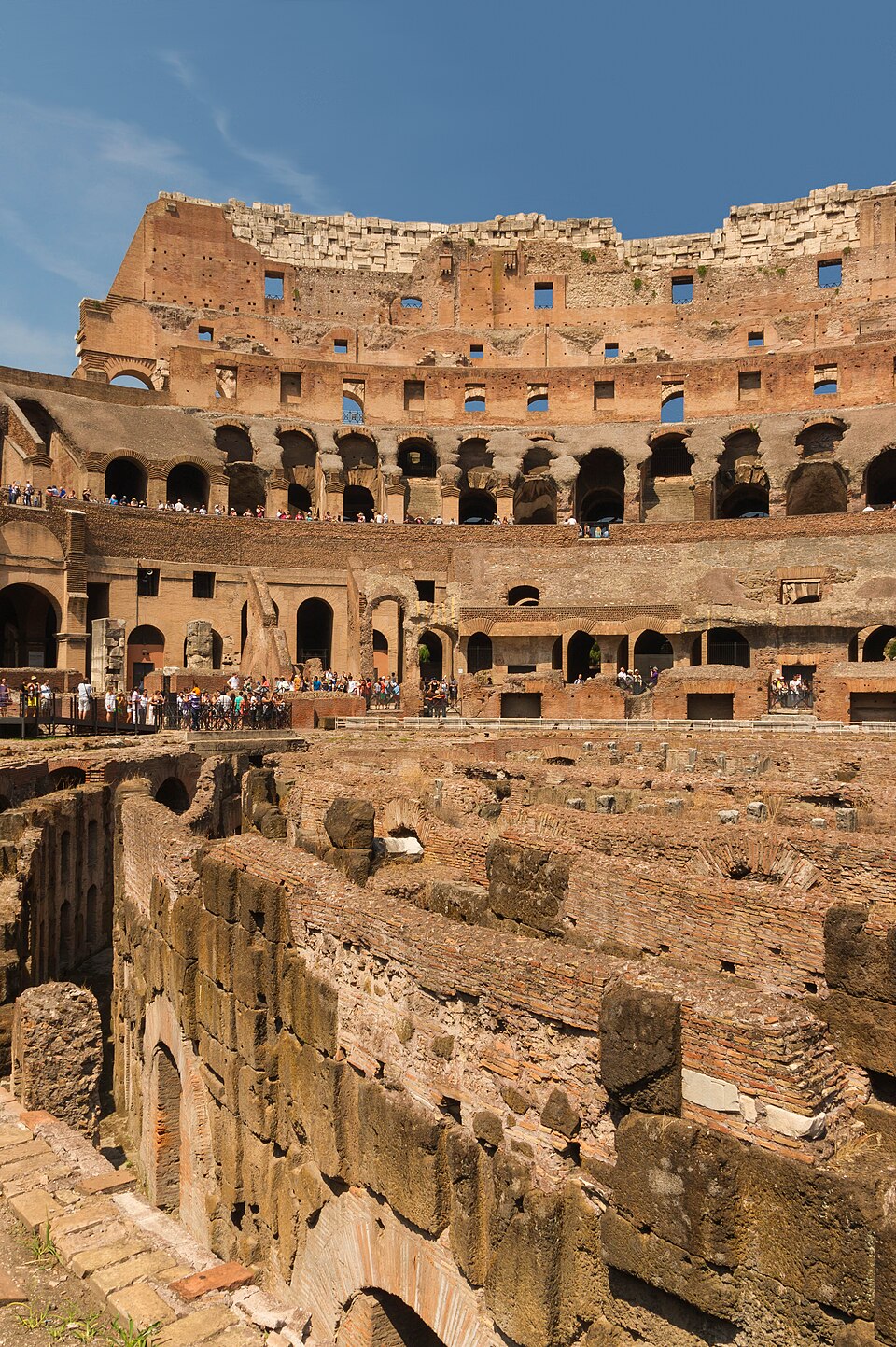 Vertical view Colosseum Rome Italy — travel photo of Colosseum, Rome, Italy