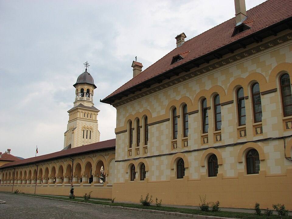 Alba Iulia - Catedrala ortodoxă din lateral — travel photo of Alba Iulia, Cluj-Napoca
