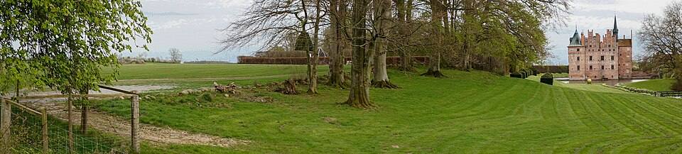 Panorama of Egeskov Castle, Funen, Denmark ( ) — travel photo of Egeskov, Odense & Funen