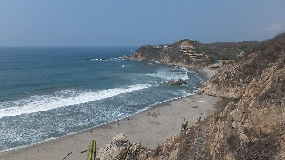 Vista de la playa La Bocana, Huatulco — travel photo of Huatulco, Oaxaca