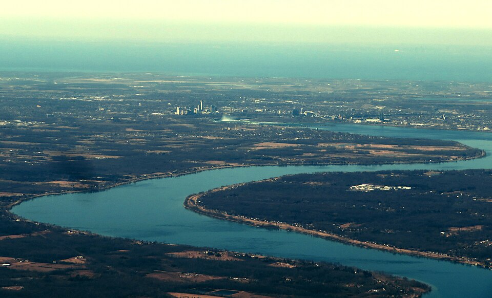 Niagara River Near Niagara Falls, Ontario-New York and Lake Ontario in the Background ( ) — travel photo of Niagara-on-the-Lake, Niagara Falls (Canada)